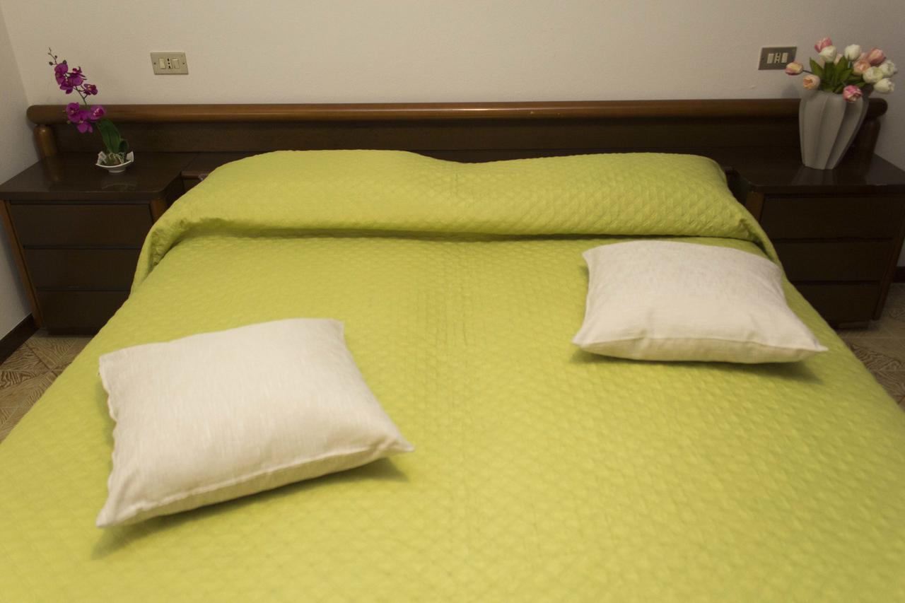 Casa Madali' - Nel Borgo Lejlighed Marone Eksteriør billede
