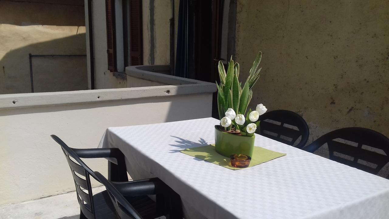 Casa Madali' - Nel Borgo Lejlighed Marone Eksteriør billede